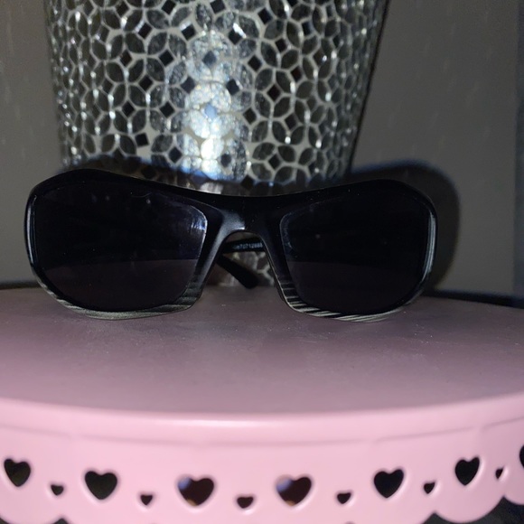 SOLD*****Pugs sunglasses black unisex - Picture 5 of 5